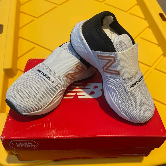 NEW - Kids Roav Slip-on’s by New Balance - Picture 2 of 4